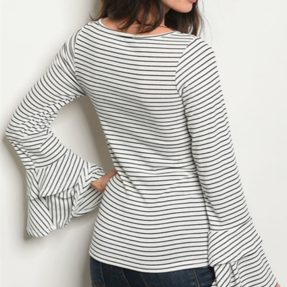 Bell Sleeve fitted top - Picture 3 of 3